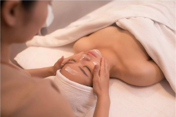 khoe-dep-tu-nhien-nho-phuong-phap-bam-huyet-shiatsu-nhat-ban