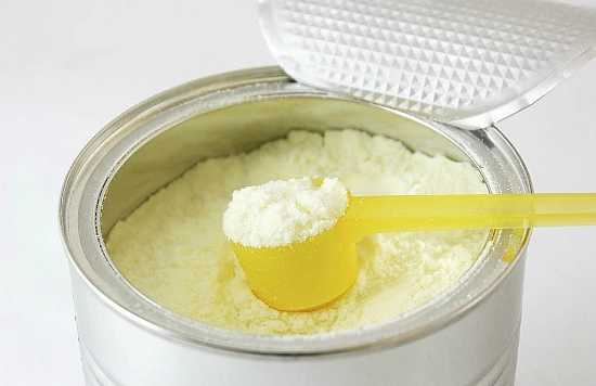 Khác biệt giữa sữa bột, sữa bột pha sẵn có thể mẹ chưa biết