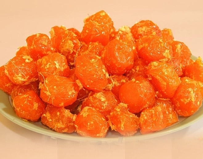 Ô mai mơ chua ngọt được nhiều người yêu thích, là món ăn hiệu quả trong chống các dạng ký sinh, chống loét và cải thiện hệ thống tiêu hóa, tim mạch. Ảnh: