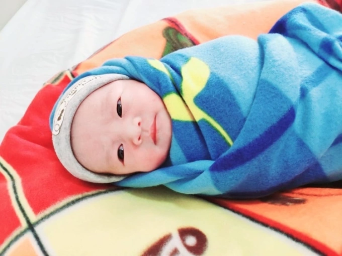 Em bé chào đời tại bệnh viện từ mẹ mắc Covid-19 suy hô hấp. Ảnh: Bệnh viện cung cấp