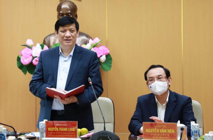 Bộ trưởng Y tế Nguyễn Thanh Long phát biểu tại buổi gặp gỡ, tri ân các thầy thuốc tham gia hỗ trợ TP HCM chống dịch, ngày 29/10. Ảnh: Nguyễn Nhiên