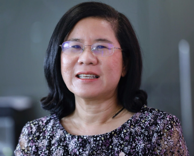 Bác sĩ Kim Thoa tư vấn phụ huynh cần lưu ý phòng các bệnh đang vào cao điểm như sốt xuất huyết, tay chân miệng, viêm đường hô hấp.