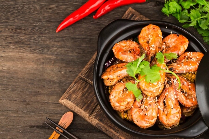 Tôm chứa nhiều cholesterol và dinh dưỡng có lợi cho sức khỏe. Ảnh: Freepik