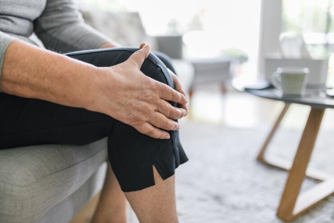 Rách sụn chêm có thể xảy ra ở mọi lứa tuổi do những chấn thương trong sinh hoạt. Ảnh: Freepik