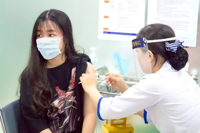 Người đã hoàn thành phác đồ 3 mũi vaccine Gardasil 4 vẫn có thể bổ sung 3 mũi Gardasil 9 để phòng ngừa được nhiều tuýp HPV hơn. Ảnh: Cẩm Hường
