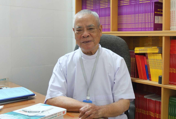 Giáo sư Văn Tần vẫn làm việc tại Bệnh viện Bình Dân đến trước khi mất hai tháng. Ảnh: Trần Nhung