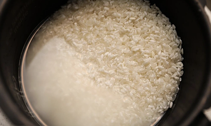 Có nên vo kỹ gạo đến khi nước trong?