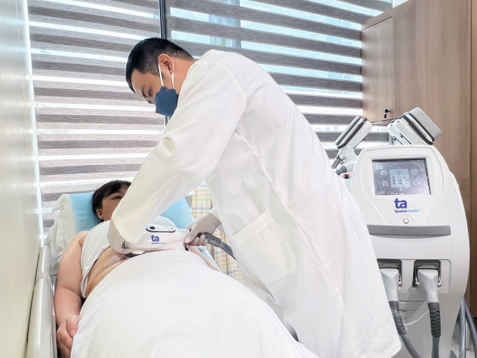 Người bệnh được điều trị bằng công nghệ cao tại Trung tâm Kiểm soát cân nặng và Điều trị béo phì. Ảnh: Bệnh viện Đa khoa Tâm Anh