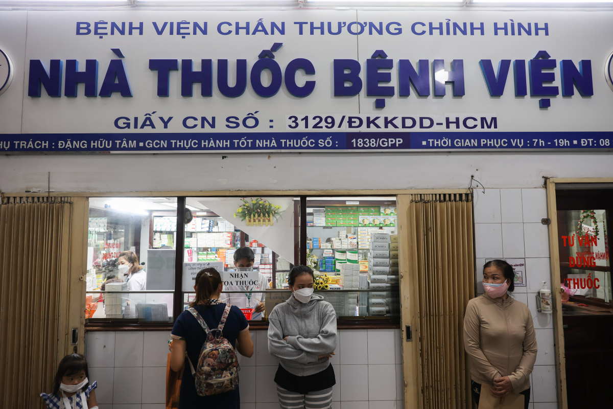 Người bệnh tự mua thuốc ngoài viện được BHYT thanh toán