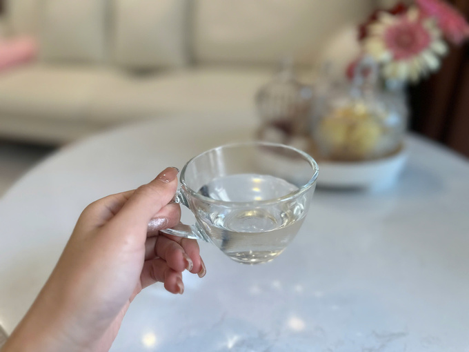 Uống nhiều nước lọc tốt cho thận. Ảnh: Ngọc Phạm