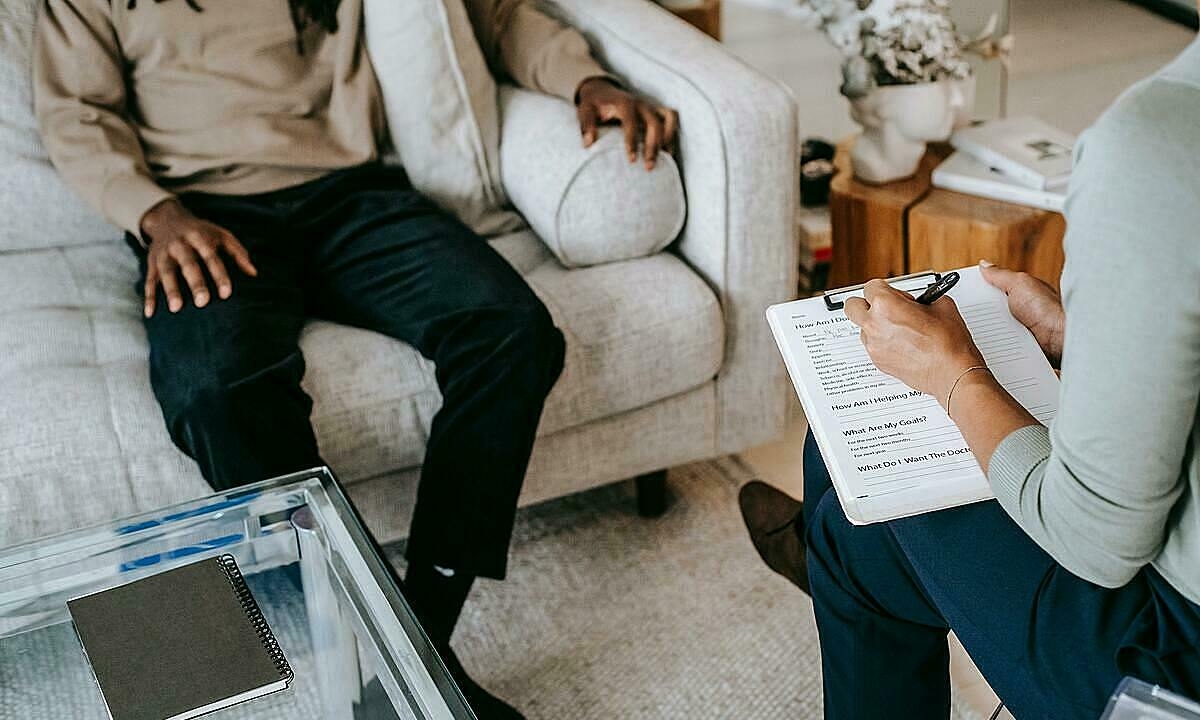 Tìm hiểu hiểm họa của việc phụ thuộc vào chatbot AI trong chăm sóc sức khỏe tinh thần