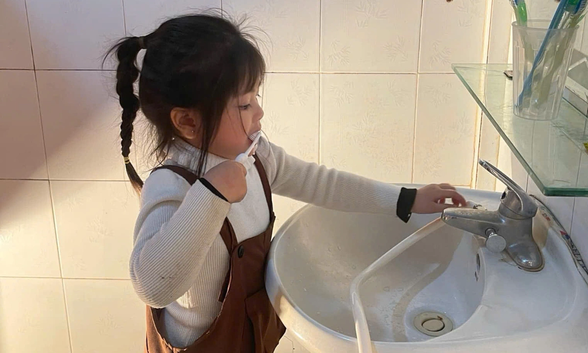 Đánh răng cho trẻ đúng cách thế nào