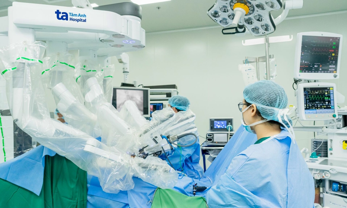 Robot hỗ trợ bác sĩ phẫu thuật ung thư tuyến tiền liệt