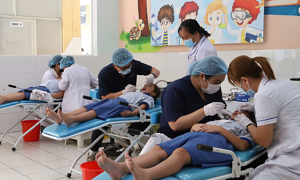 Trẻ TP HCM giảm sâu răng