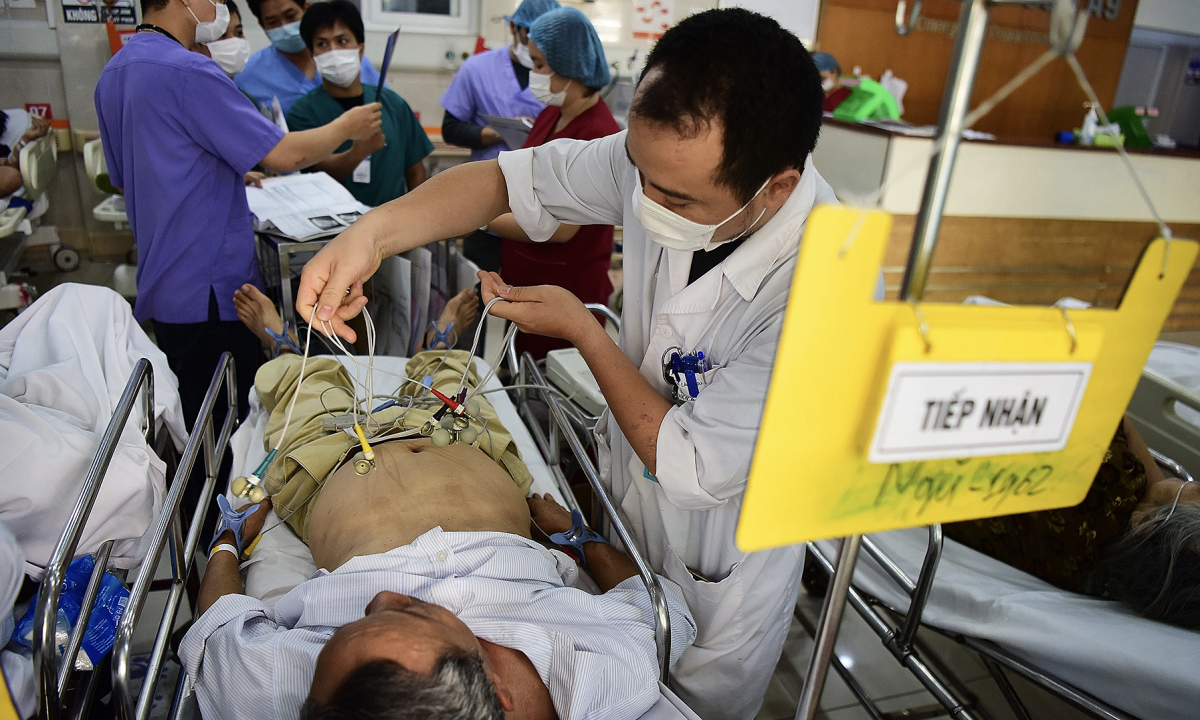 Cấp cứu cũng phải chờ đến lượt