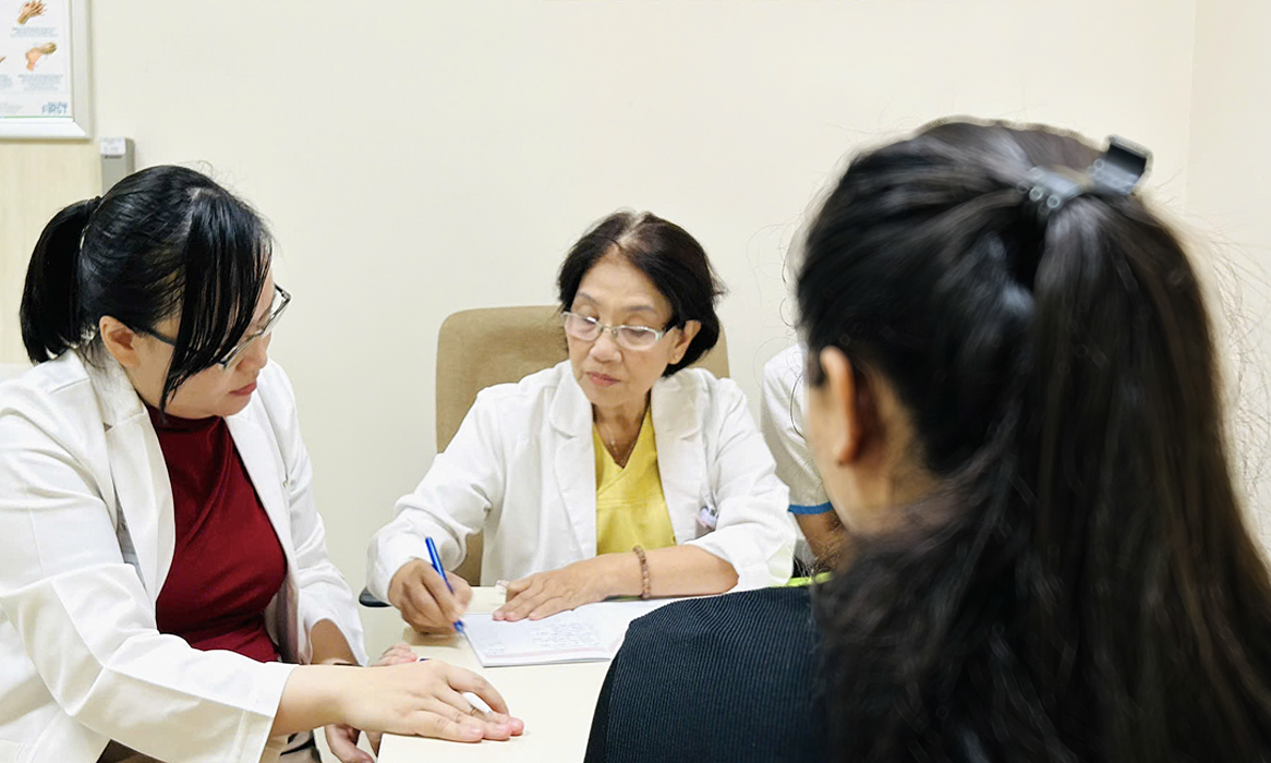 Cạn trứng như sắp mãn kinh dù mới 27 tuổi