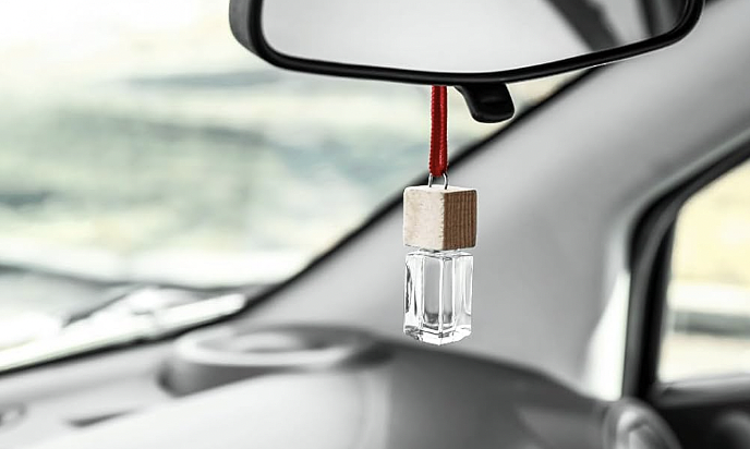 Lưu Ý Quan Trọng: Sử Dụng Nước Hoa Trong Xe Có Gây Hại Sức Khỏe?