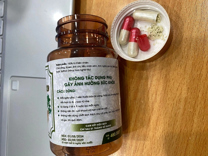 Viên uống giảm cân được một cô gái mua qua mạng, sau khi uống bị suy nhược cơ thể, mất nước. Ảnh: Nhân vật cung cấp