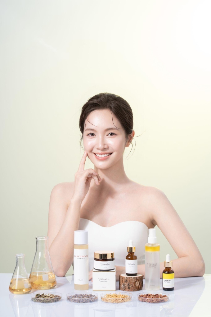 Ca sĩ Jang Mi làm đại sứ dược mỹ phẩm CellBN tại Việt Nam Nhãn hàng đánh giá ca sĩ Jang Mi ghi điểm với vẻ trong trẻo, nhẹ nhàng và lối sống lành mạnh. Ảnh: CellBN