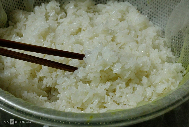 Ăn như 'trẻ nhỏ' vẫn tăng cân, máu nhiễm mỡ