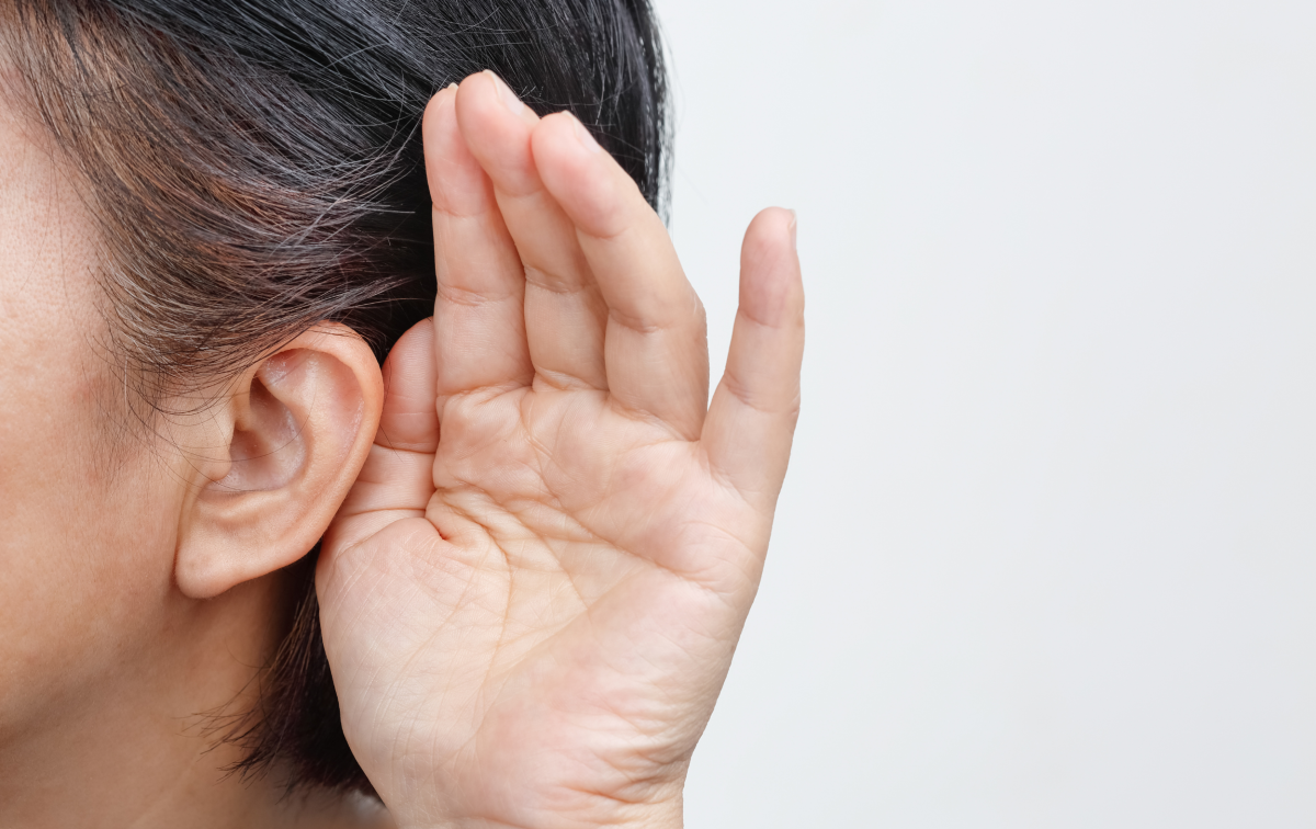 Bị va trúng khi ngoáy tai, người phụ nữ thủng màng nhĩ