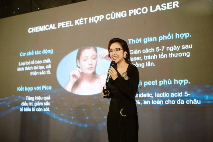 Ba công nghệ chăm sóc da không xâm lấn từ Fotona Ts.Bs Phạm Thị Bích Na, CEO BichNa Clinic, trình bày chuyên đề Đa phương thức kết hợp Laser Pico Pro trong điều trị sắc tố da. Ảnh: Việt Can