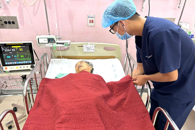 Bệnh nhân chẩn đoán bị ngộ độc thực phẩm. Ảnh: Vạn An