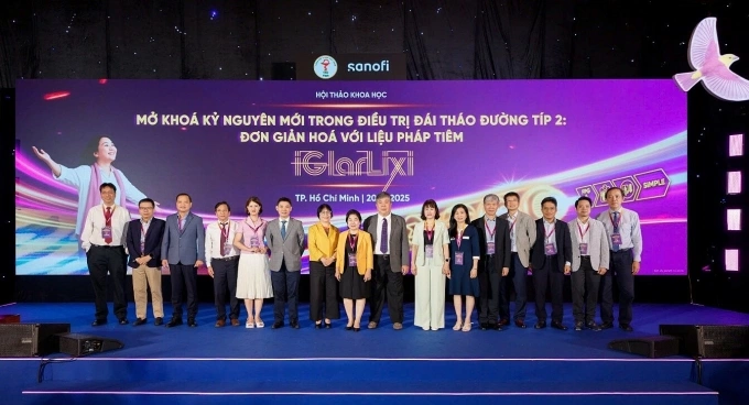 Các chuyên gia, khách mời tham dự hội thảo khoa học Mở khóa kỷ nguyên mới trong điều trị đái tháo đường type 2 - đơn giản hóa với liệu pháp tiêm iGlarLixi tại TP HCM ngày 20/7. Ảnh: Sanofi