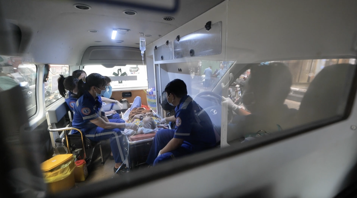 Cấp cứu 115: 'Chúng tôi không phải người vận chuyển'