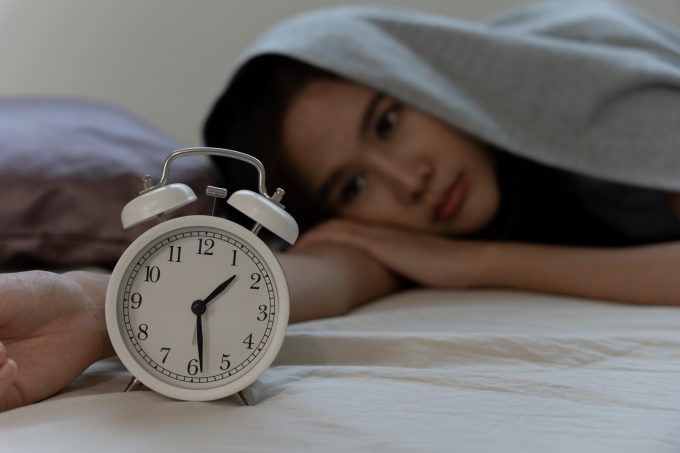 Sau khi khỏi sốt xuất huyết, nhiều người bệnh vẫn còn tình trạng viêm và tích tụ dịch trong khớp dẫn đến đau, cứng và sưng, mất cảm giác ngon miệng, mất ngủ... Ảnh minh họa: Vecteezy