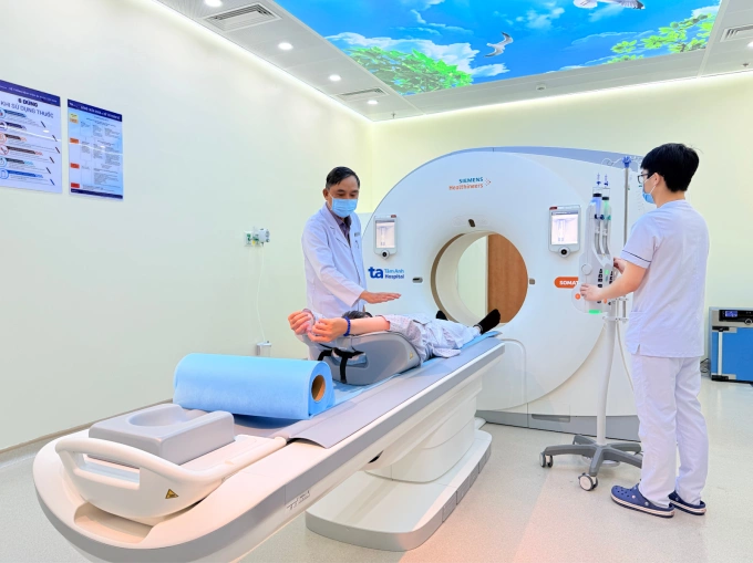 Chụp CT đa lát cắt hỗ trợ bác sĩ phát hiện thoái hóa, chấn thương, khối u hoặc bất thường chèn ép dây thần kinh chẩm. Ảnh: Bệnh viện Đa khoa Tâm Anh
