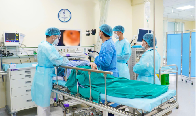 Êkíp nội soi tiêu hóa cho người bệnh. Ảnh: Bệnh viện Đa khoa Tâm Anh