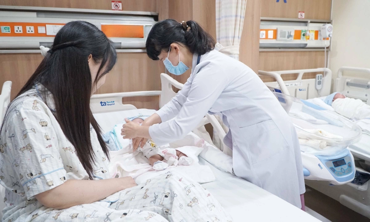 Nuôi sống cặp sinh non 28 tuần