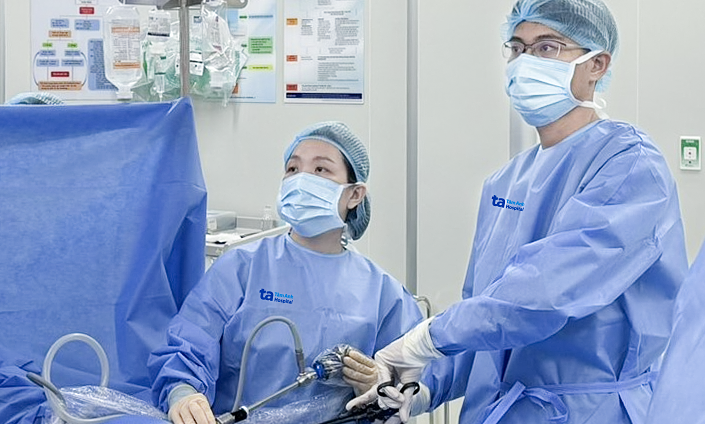 Bé gái bị xoắn nang tai vòi tử cung