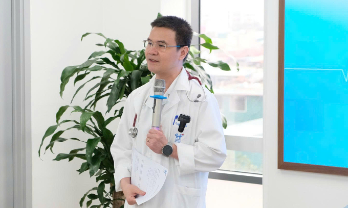 Bác sĩ Hiếu chia sẻ về dấu hiệu nhồi máu cơ tim. Ảnh: Bệnh viện cung cấp