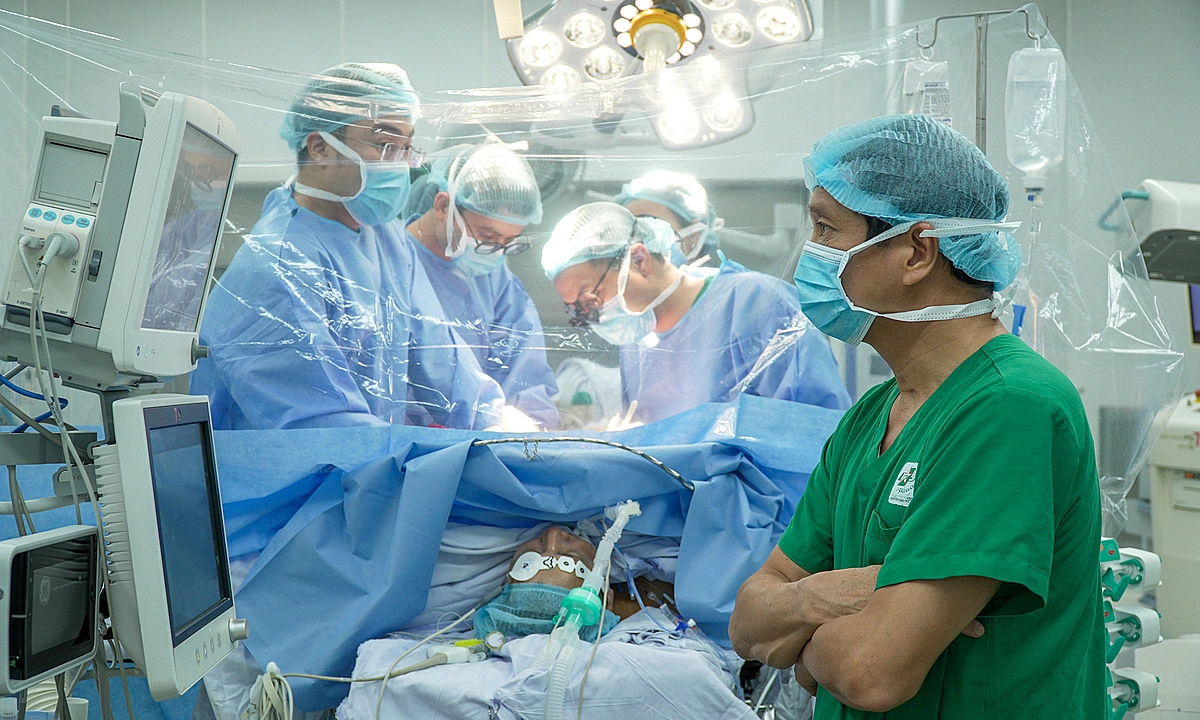 Thần tốc ghép gan của em trai cứu người anh 'từ cõi chết'