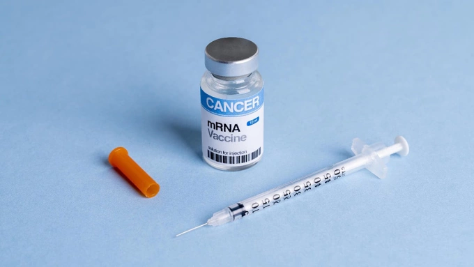 Minh họa một lọ vaccine ung thư. Ảnh: Business Today
