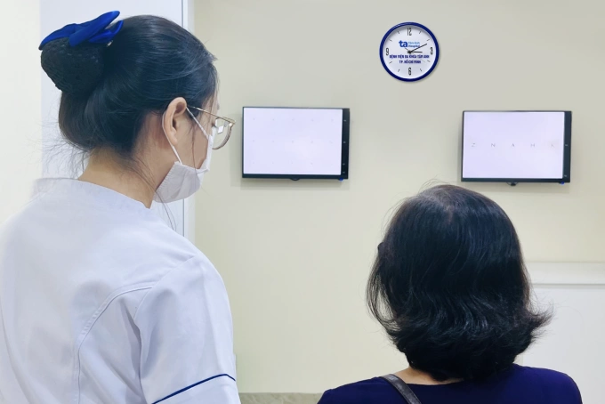 Bà Minh được khám sàng lọc trước mổ. Ảnh: Bệnh viện Đa khoa Tâm Anh