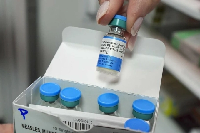Các lọ vaccine sởi - quai bị - rubella được trưng bày tại Texas hồi tháng 2. Ảnh: AP