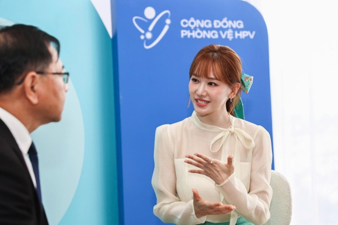 Nữ ca sĩ Hari Won chia sẻ về trải nghiệm của bản thân tại chiến dịch Vì một Việt Nam không gánh nặng bởi HPV. Ảnh: Quỳnh Trần
