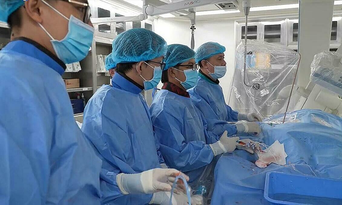Thoát chết sau hai lần tim ngừng đập