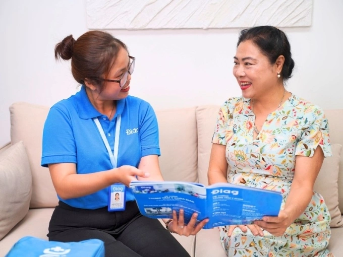 Khách hàng được tư vấn kỹ càng trước khi thực hiện xét nghiệm. Nguồn Ảnh: Diag