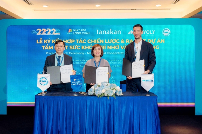 Đại diện Long Châu, Mayoly và VnADA ký hợp tác chiến lược. Ảnh: LC