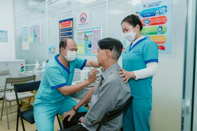 Vaccine MenQuadfi có tại hơn 150 trung tâm tiêm chủng Long Châu. Ảnh: LC
