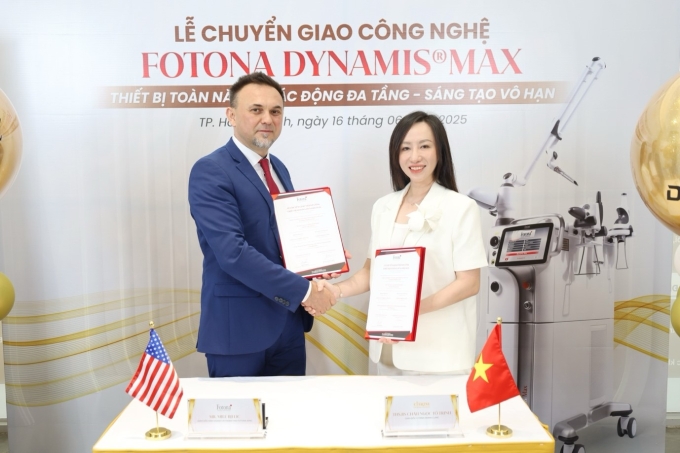 Chuyển giao thiết bị Dynamis Max tại Việt Nam tại Citrine Derma Clinic. Ảnh: