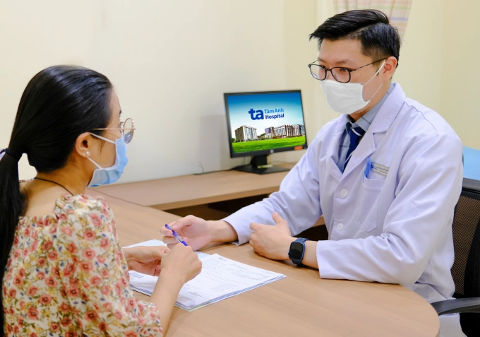 Bác sĩ Sỹ tư vấn cho người bệnh. Ảnh minh họa: Bệnh viện Đa khoa Tâm Anh