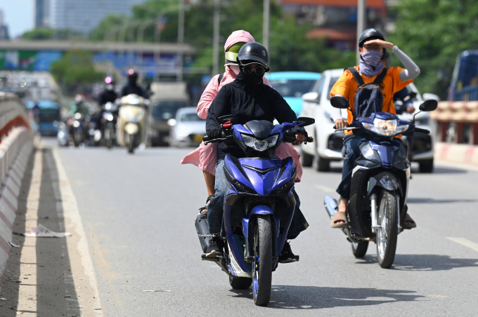 Thời tiết nắng nóng tại Hà Nội. Ảnh: Giang Huy