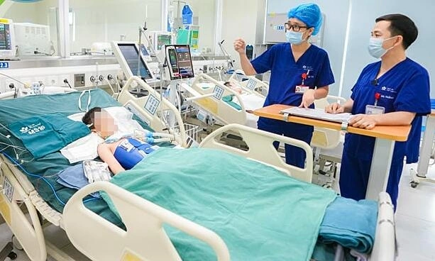 Bệnh nhi đuối nước nguy kịch điều trị tại Bệnh viện Nhi Trung ương. Ảnh: Bệnh viện cung cấp