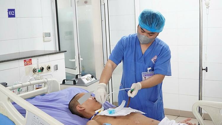 Chàng trai hồi sinh khi người thân đưa về nhà lo hậu sự