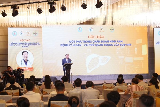 Thạc sĩ, bác sĩ Ngô Đức Hải - Phó chủ tịch Hội Y học TP Đà Nẵng, chủ tịch HĐQT kiêm Tổng giám đốc Thiện Nhân - phát biểu khai mạc hội thảo. Ảnh: